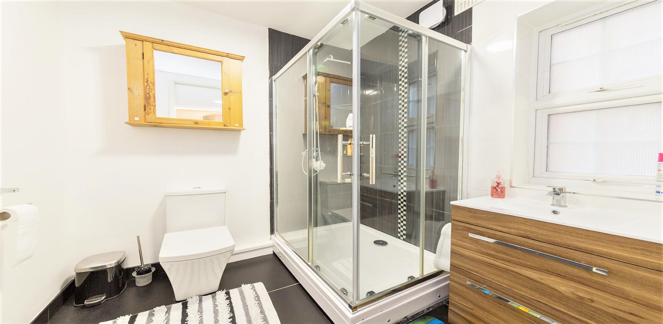 			THREE BATHROOMS, GARDEN , 4 Bedroom, 1 bath, 1 reception Semi-Detached House			 Petworth Road , NORTH FINCHLEY 